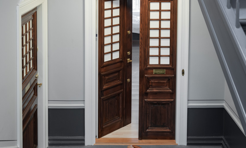 Opgangsdøre i herskabelig ejendom