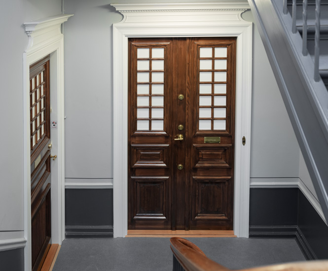 Nye opgangsdøre i herskabelig ejendom